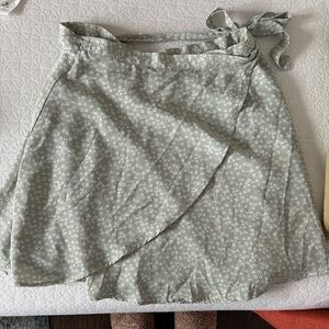 Chic Floral A-Line Skirt in Light Green